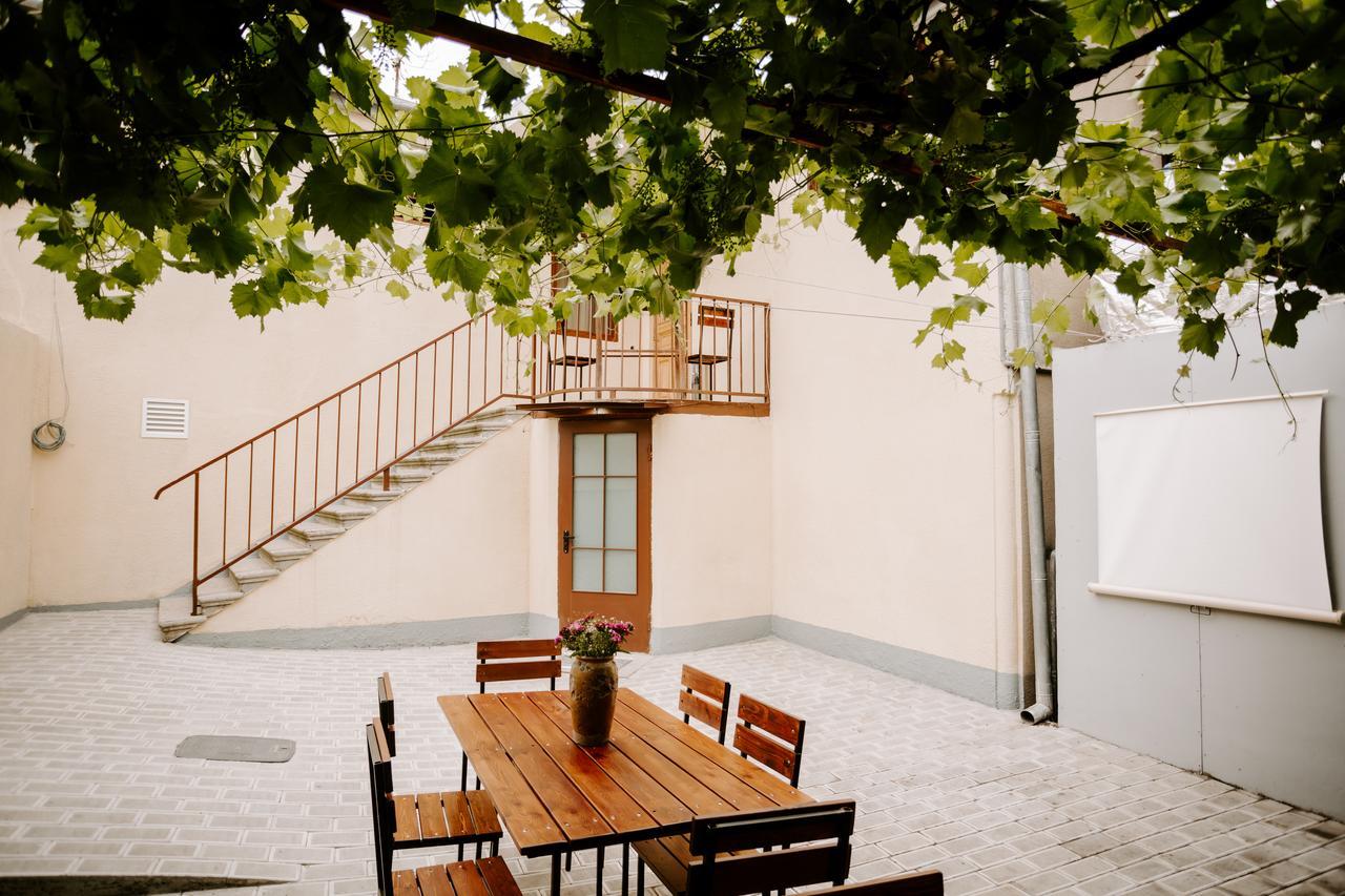 Tbilisi Viking Hostel ภายนอก รูปภาพ